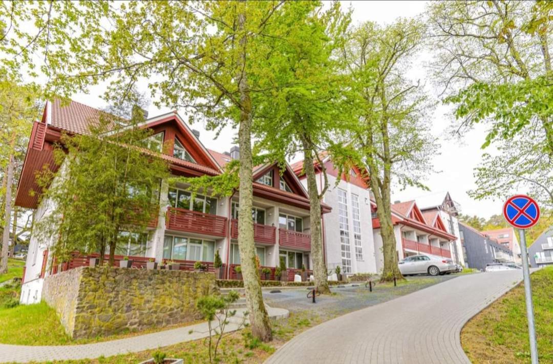 Liuto Apartamentai Juodkrantė Eksteriør billede